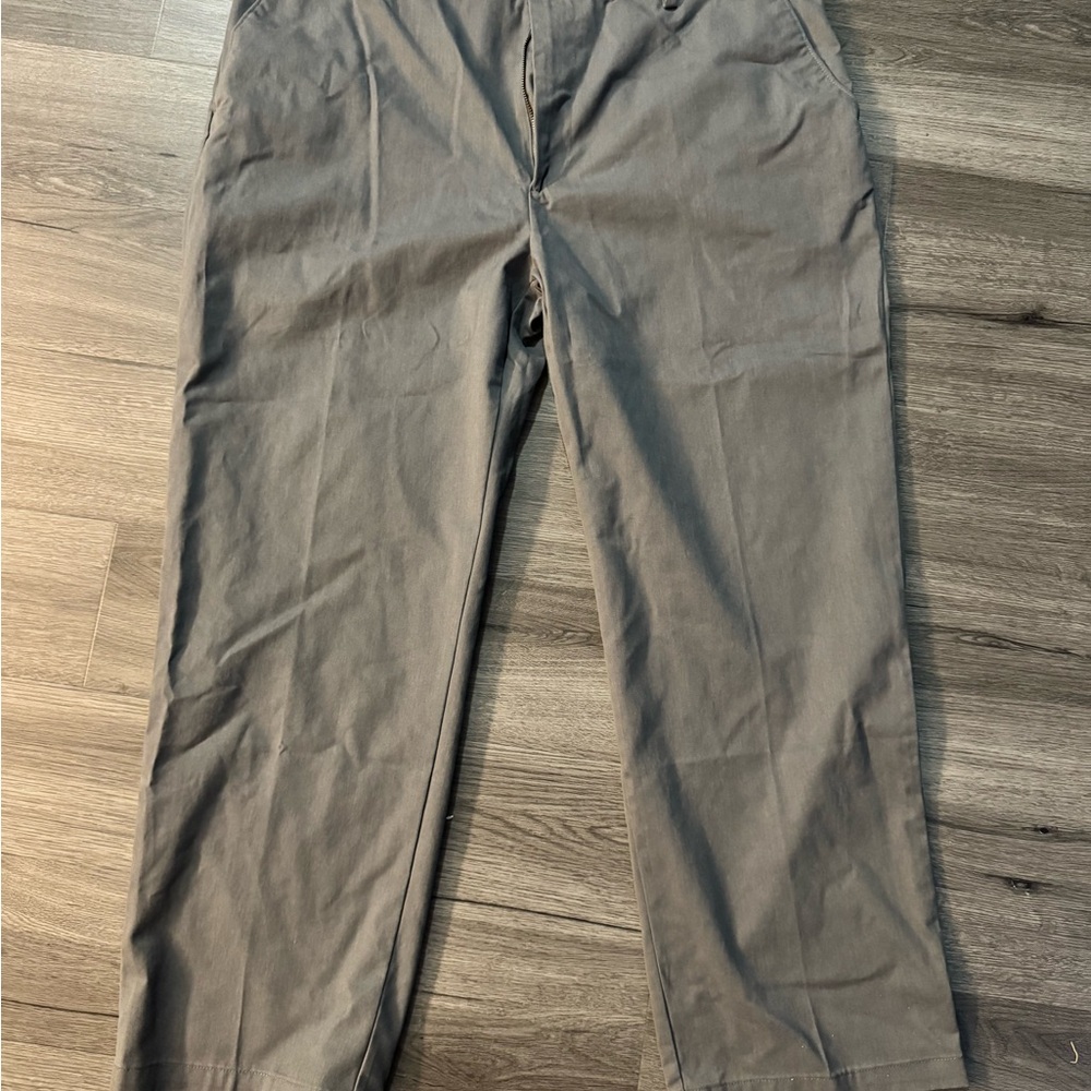Amazon Essentials Gray Chinos Relaxed Fit
